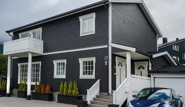 Spacious 3-BR Apartment- 4 min drive to Helgelandstrappa in Mosjøen