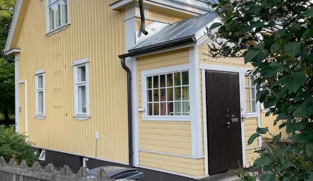 Spacious Family Apartment 100m2 Viinikanpuisto, Free Parking, Private Patio, Sauna and Free Wi-Fi in Tampere