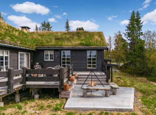Spacious Family Cabin In Western Golsfjellet