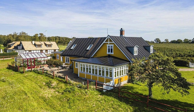 Spacious family home by Kullahalvön apple orchards
