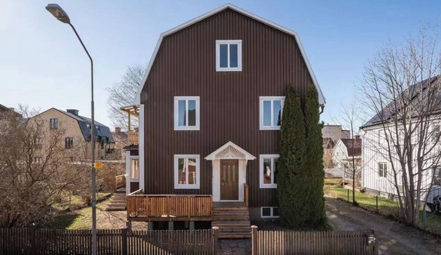 Spacious three-story home in Brynäs – sleeps 12 in Gävle