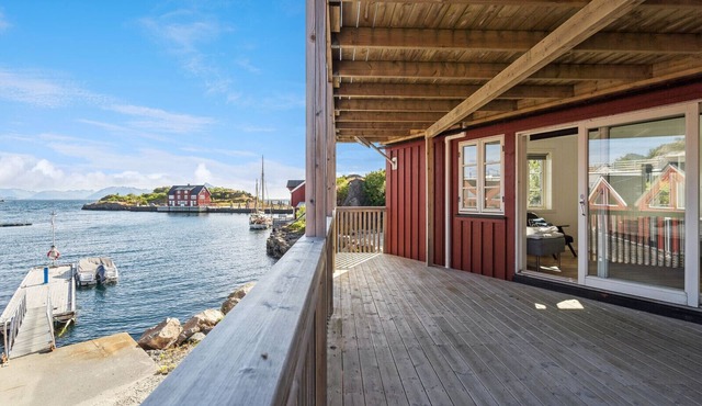 Spacious traditional fisherman’s cabin with modern comforts in Vestvågøy