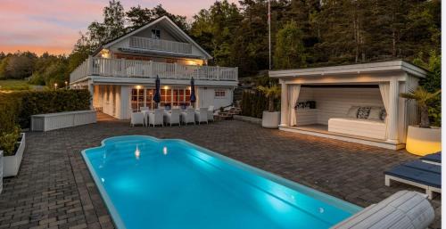 Spacious villa with heated pool and stunning view