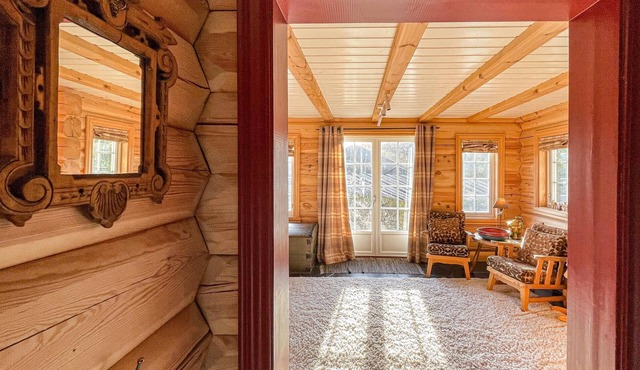 Spacious wooden cottage overlooking Veslefjell and close to alpine slopes and hiking trails.