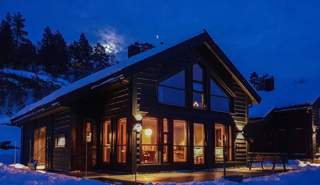 Spend a relaxing holiday close to nature in this inviting holiday home.