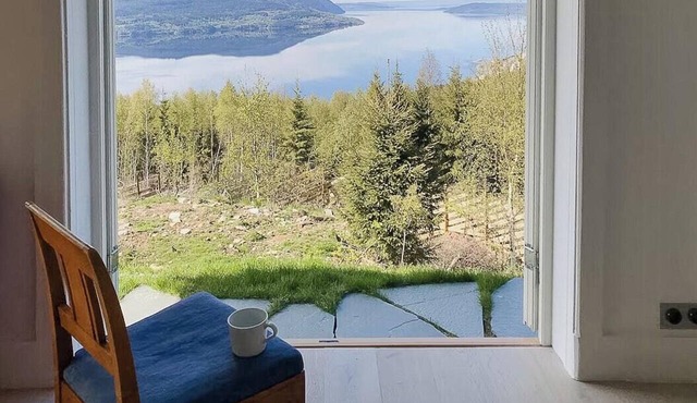 Stately cabin with Lake Mjøsa panorama in Mjøsli