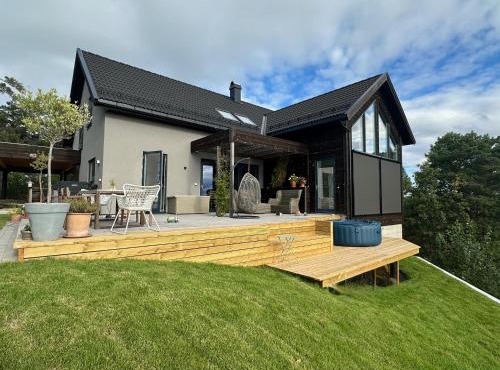 Stor familiebolig med panoramautsikt