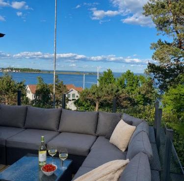 Stort feriehus med sjøutsikt med det lille ekstra