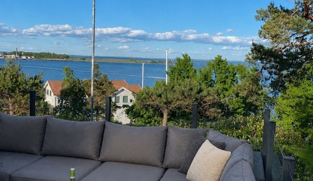 Stort sommerhus med sjøutsikt med det lille ekstra