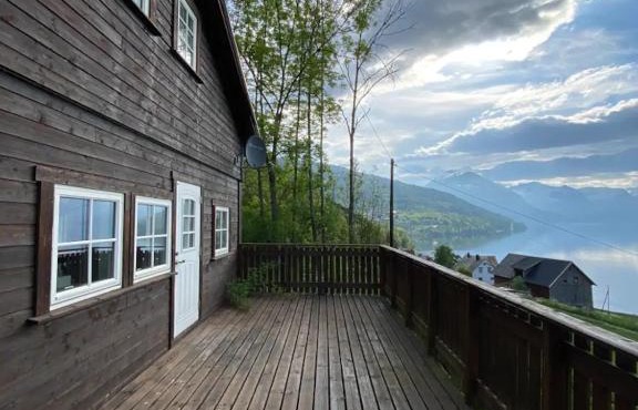 Stryn - Faleide -hytte med fjord og fjell utsikt