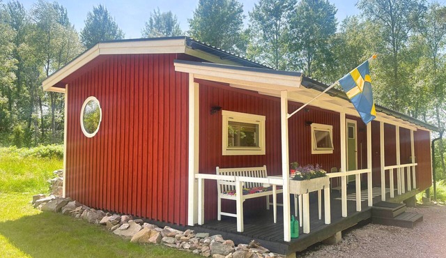 Stuga Haget – Cozy Vacation Home with a Canoe in Dalsland Near Bengtsfors