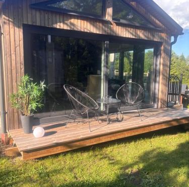 Stuga med spabad närhet till sjön Örlen