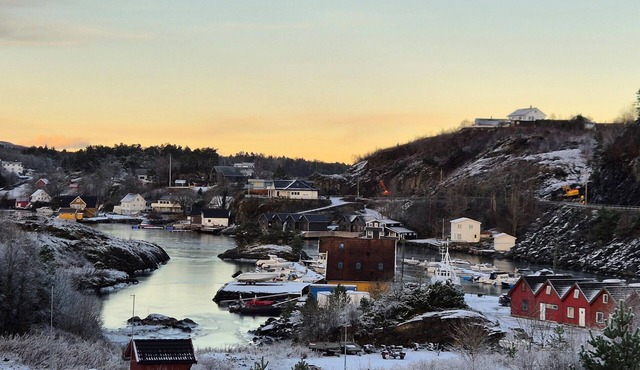 Stunning apartment in Finnås with house sea view