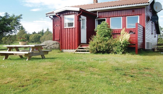Stunning home in Farsund with WiFi