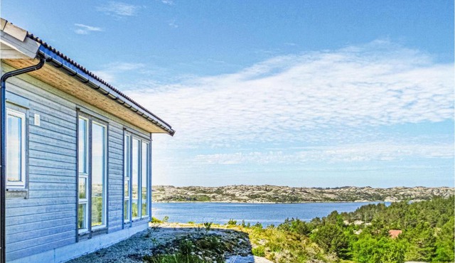 Stunning Home In Fitjar With House Sea View