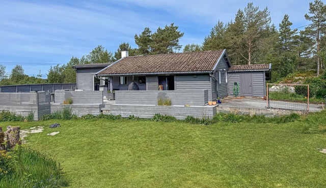 Stunning home in Kolbeinsvik with WiFi