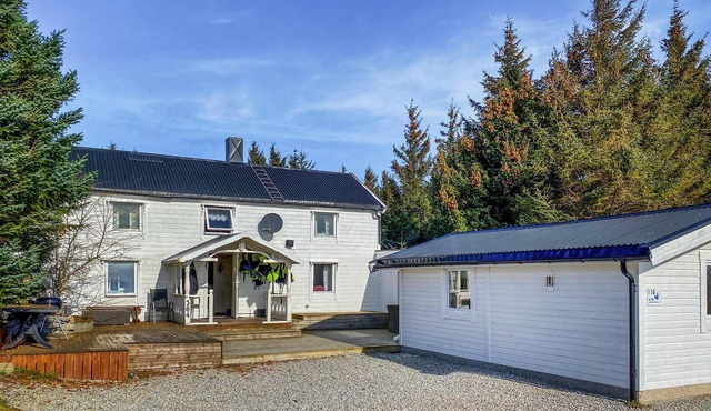 Stunning home in Kverva with harbor view