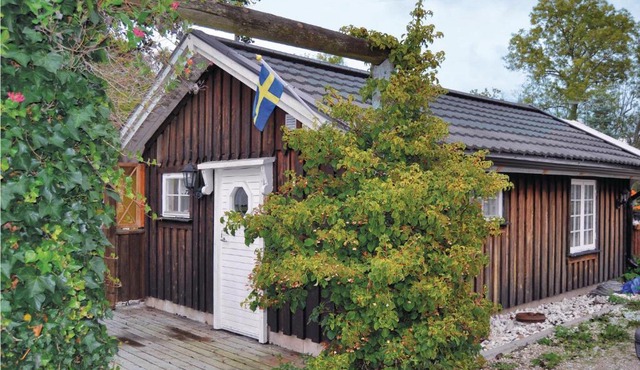 Stunning Home In Lärbro With Wifi