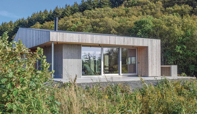Stunning home in Lyngdal with kitchen