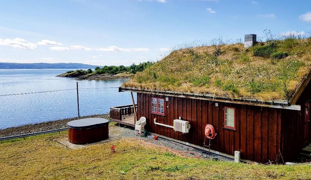 Stunning home in Malm with lake view