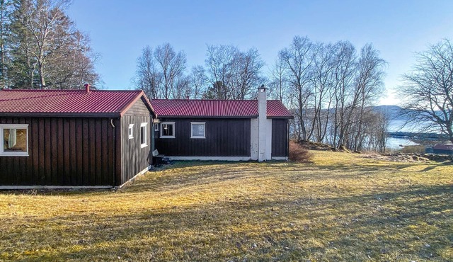 Stunning home in Fosslandsosen with WiFi