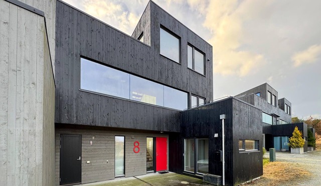 Stunning home in Rennesøy with WiFi