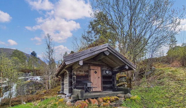 Stunning home in Tjørhom with sauna in Tjørhom