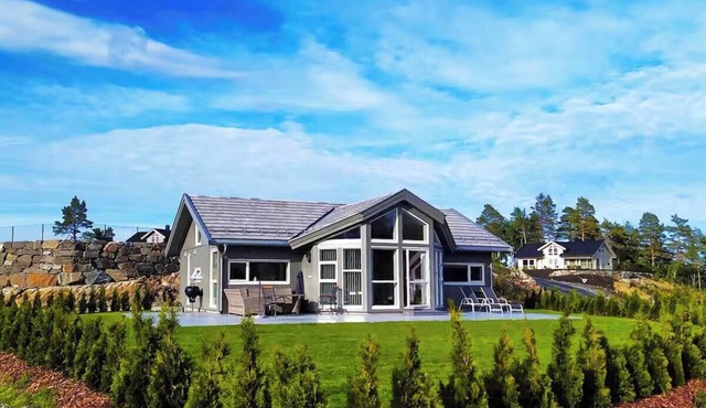 Stylish cabin experience in beautiful surroundings