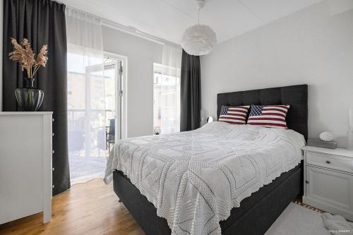 Stylish Sätra Apartment with Balcony Near Metro