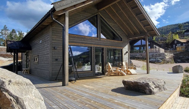 Stylishly furnished chalet with a large terrace in Vrådal