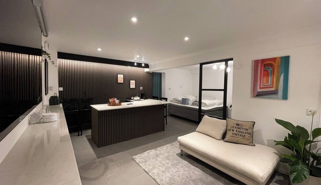 Sydney Homestay - Cozy accommodation in own part of modern house near Mölndal city center.