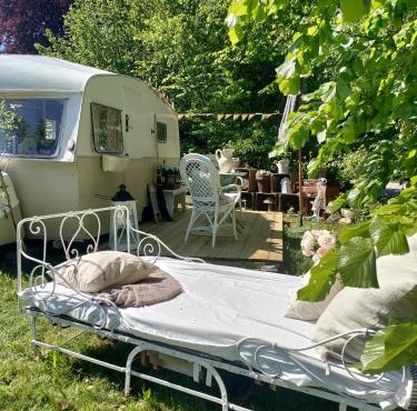 The running Rabbit caravan