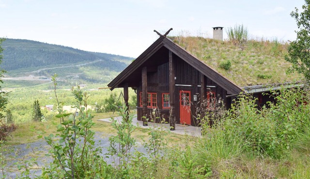 This cottage welcomes you to the mountains!