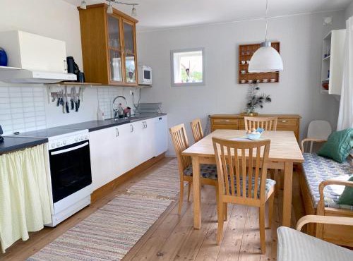 Three Bedroom Farm Cottage Lake Access and Free Boat