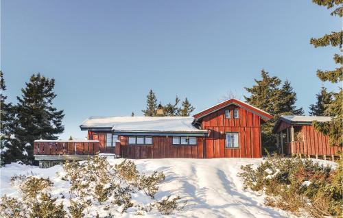 Three-Bedroom Holiday Home In Sjusjoen