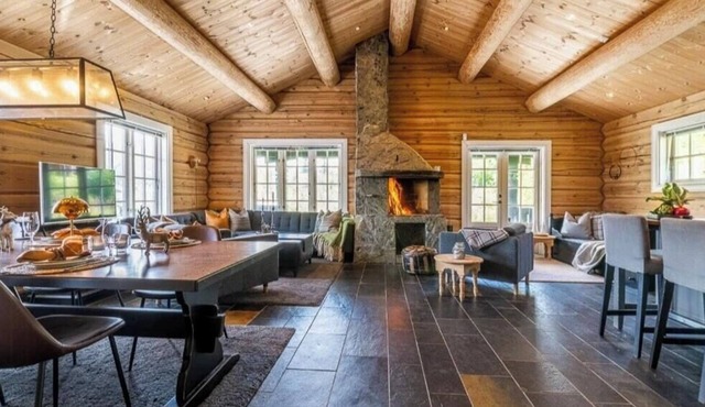 Timber cabin with ski-in/ski-out in Fageråsen