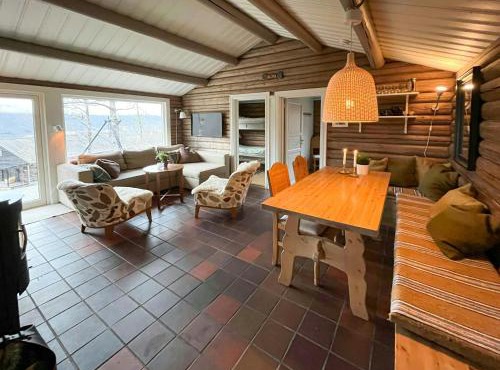 Timber Cabin With Ski-In Access At Solheisen