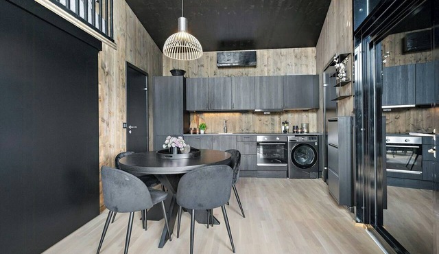 Tiny house by beach and river near Gardermoen in Oppaker