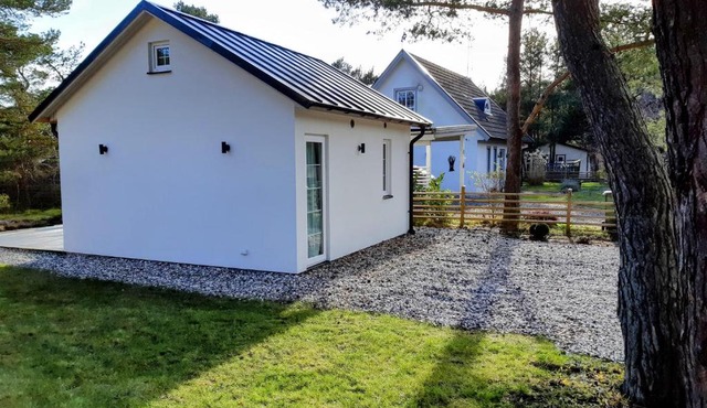Tiny house for four 200 m from beautiful white sandy beach and 20 min from Malmö - with internet, Netflix and parking included in Malmo