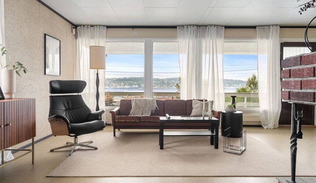 Top Floor Apartment with Scenic Views
