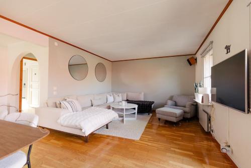 Townhouse with spa near Gothenburg and Hill's Golf Club