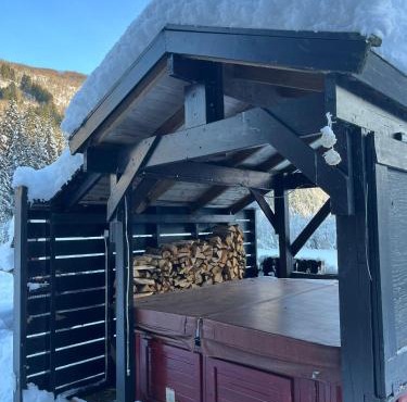 Traditional Cabin - Free parking, Sauna & View