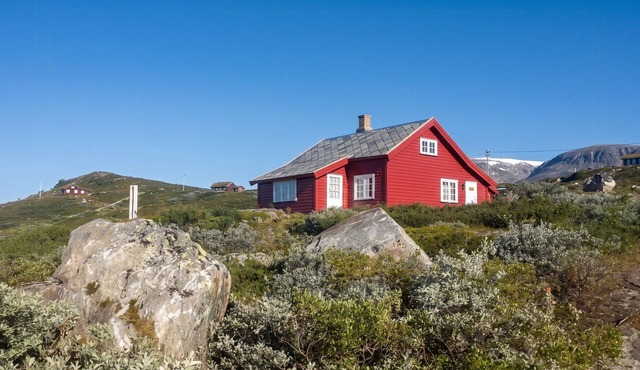 Traditional cabin with views of Hardangervidda