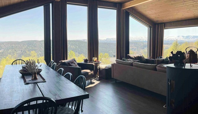 Traditional cabin with view at Slettefjell