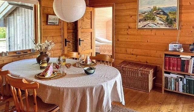 Traditional cabin with sea view in Jæren in Sirevåg