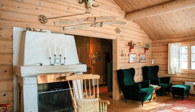 Traditional log cabin at Reineskarvet