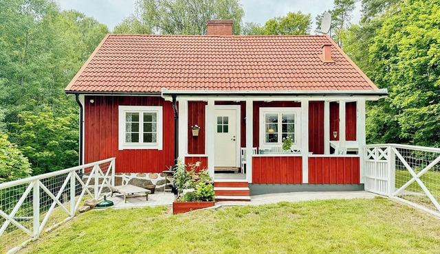 Tranquil forest-side cottage in the countryside