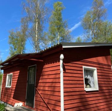 Trevlig Röd liten stuga