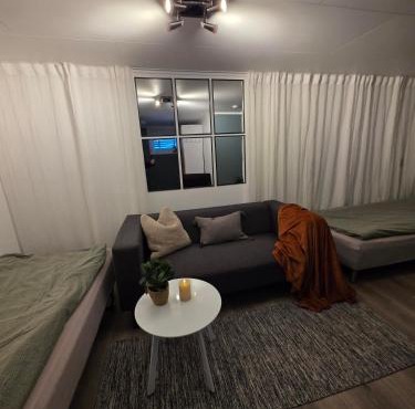 Tromsdalen Studio 2 - FREE Parking, Views & Quiet Area
