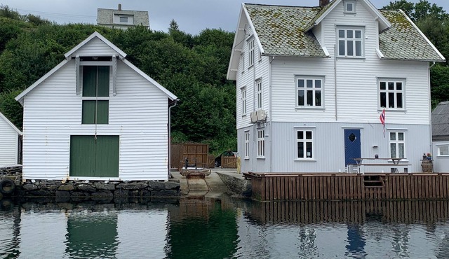 Unique and charming holiday home with a rich sea house right on the seafront.